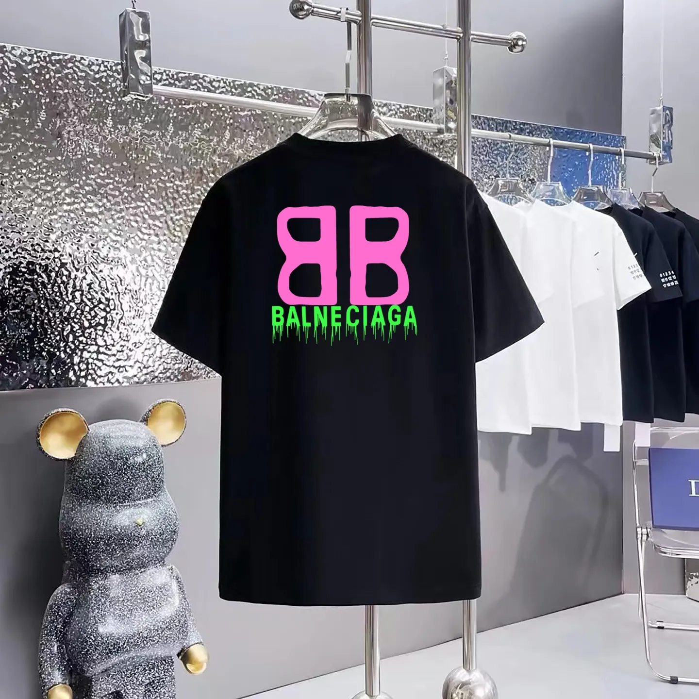￼ ￼ Balenciaga T 1:1 300 1×1 Same Style logo OS 200 ：Black，White， ，Red， Gray Size：XS-L